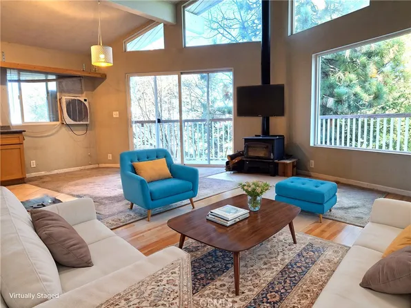 30902 Live Oak Dr, Running Springs, CA 92382