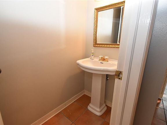4th image of 308 S Bungalow Park Ave Unit B