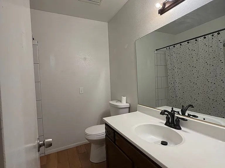 1944 Acoma Blvd W — Photo 11