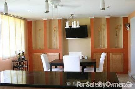 Dining area : Space is suitable for an 8 people dining table.