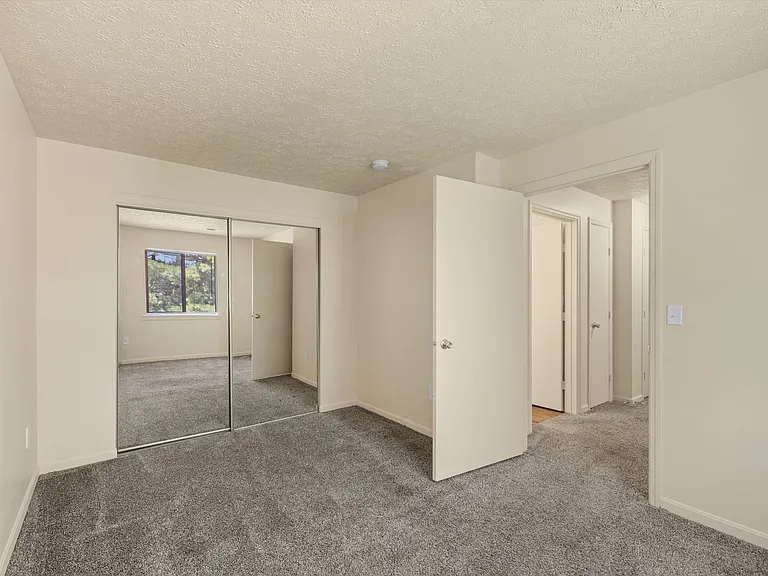 2193 N Broadway St — Photo 19