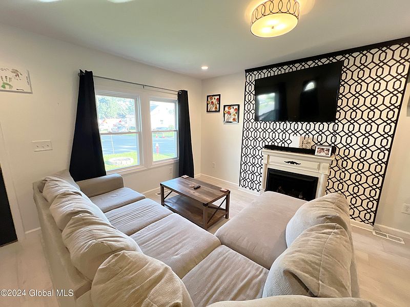 5th image of 1146 Paul Avenue