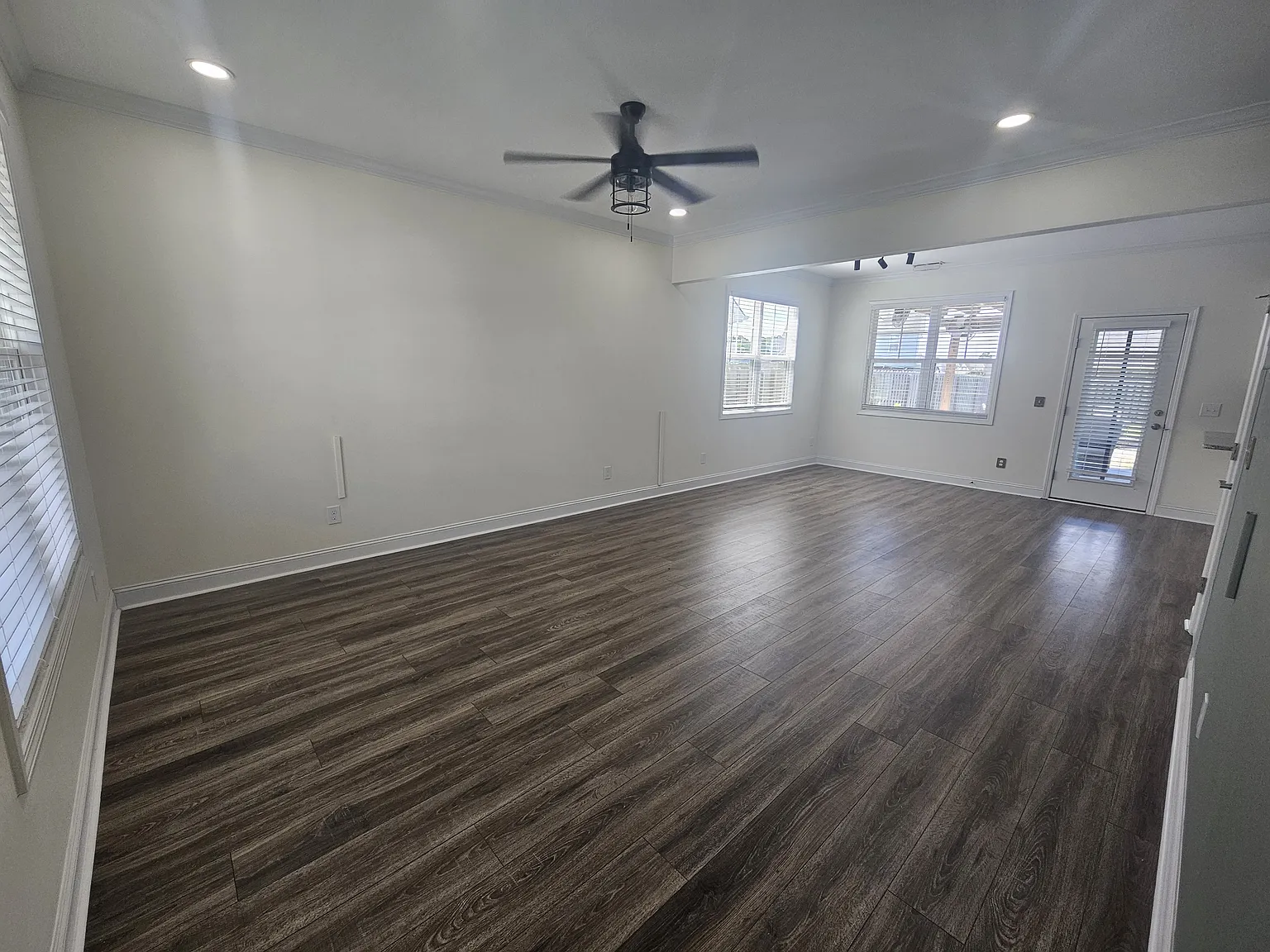 4 bed, 1676 sqft, $2,650 — Photo 2