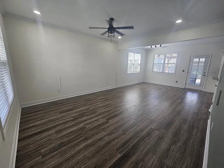 2123 Blue Bonnet Cir — Photo 2