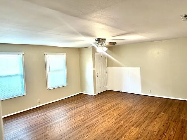 3 bed, 1.0 bath, 1390 sqft, $1,400 — Photo 3