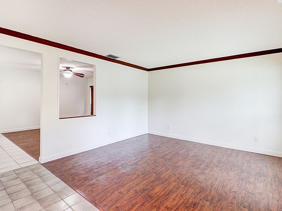 5th image of 16107 Country Crossing Dr