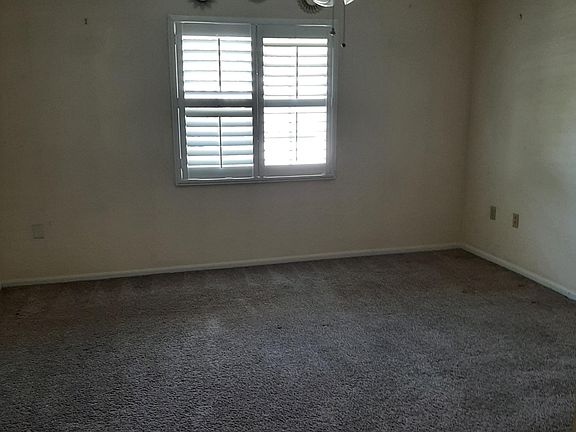 MASTER BED ROOM