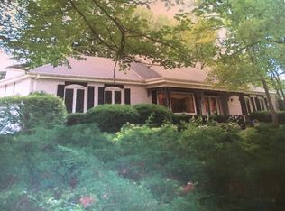 2020 W Greenwood Rd, Glendale, WI 53209