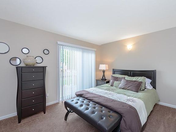 2 bedroom townhome master bedroom with balcony