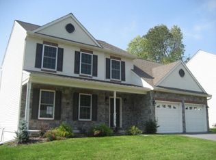 15 Hallmark Dr, Lititz, PA 17543