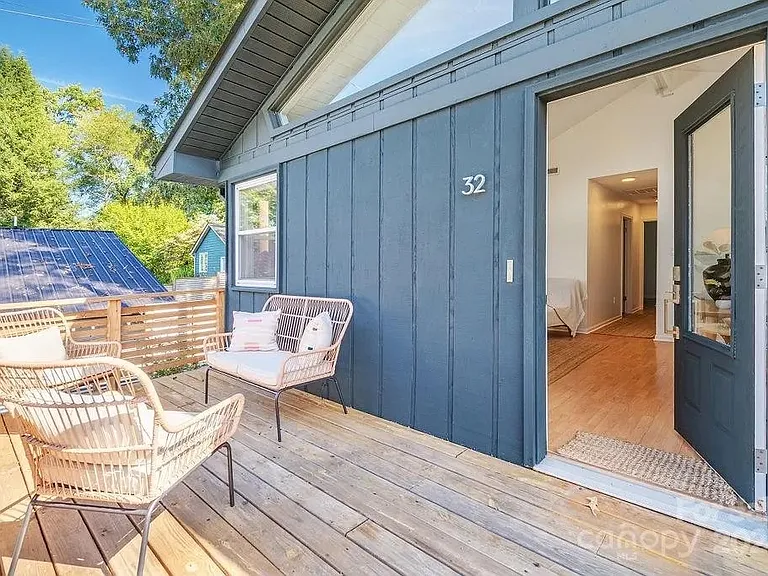 32 Winthrop Rd — Photo 2