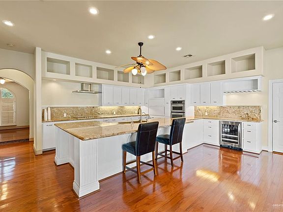 5th image of 2605 James Ave