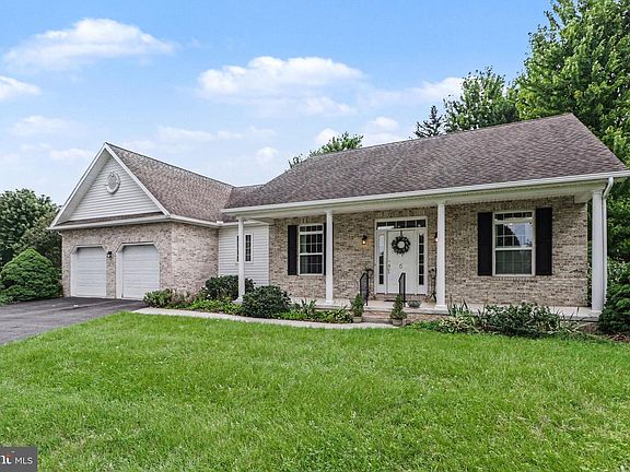 3rd image of 5 Baird Ct