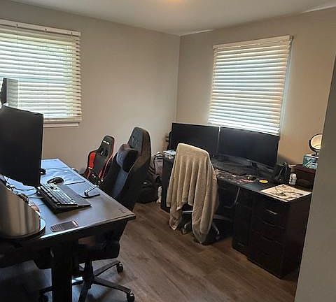 3rd image of 13 Nicholas Dr