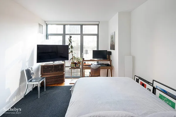 Sold by Sotheby's International Realty | media 6