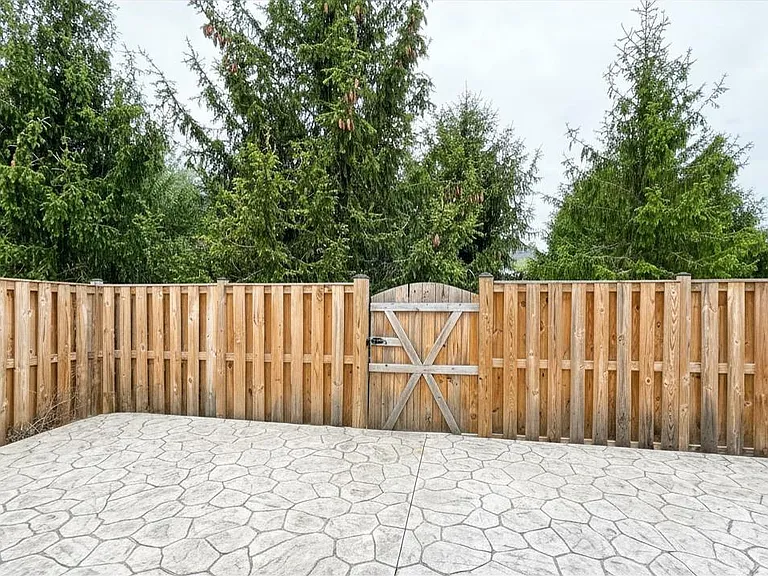 110 Quinton Oaks Cir — Photo 37