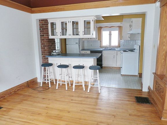 4th image of 214 Elm St