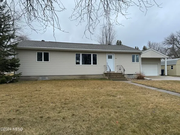 105 12th Ave NE, Watertown, SD 57201