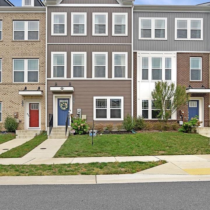 1st image of 2764 Bridgewater Dr