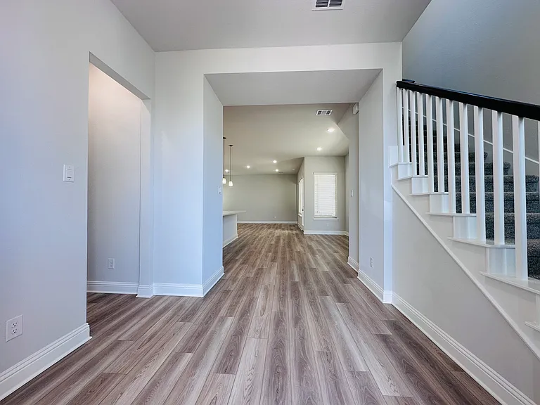 7017 Sunset Blvd — Photo 5