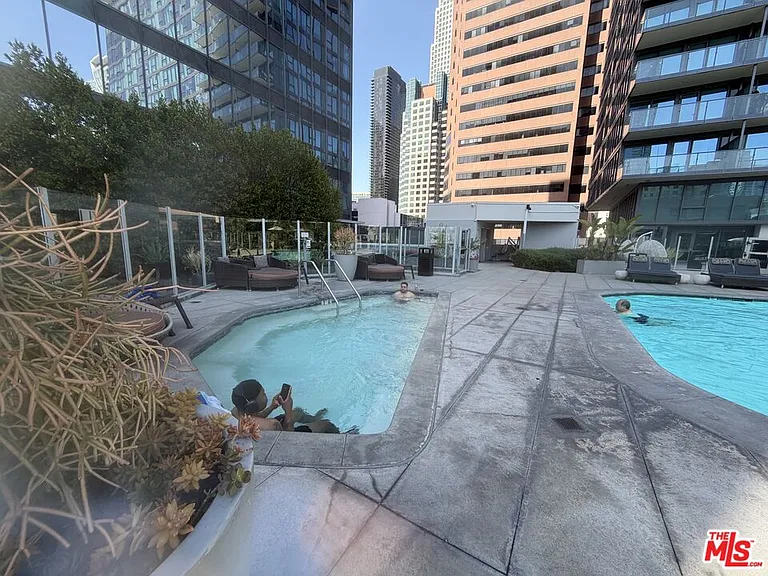 901 S Flower St #613 — Photo 38