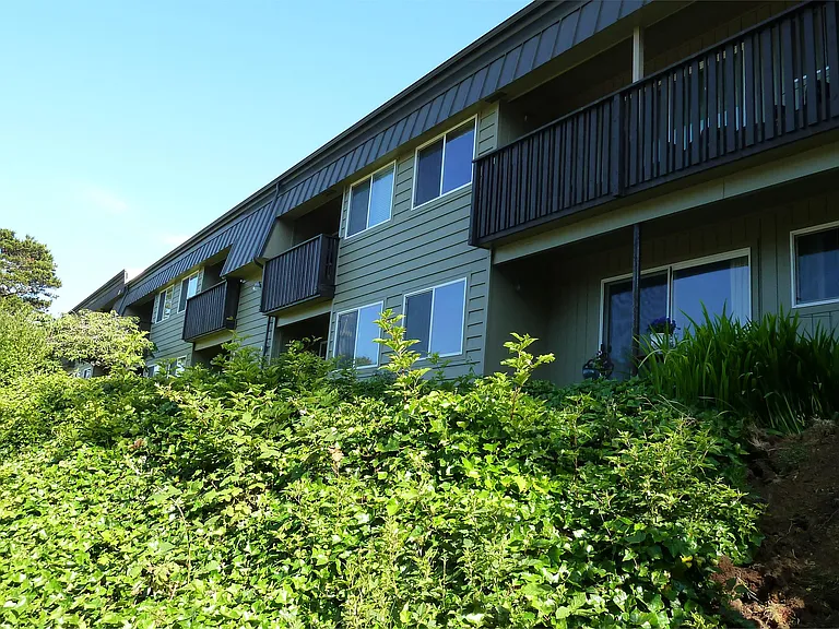 2171 NW Mast Placeapt #B — Photo 33
