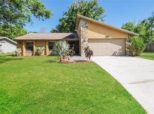 515 Sandalwood Dr, Plant City, FL 33563