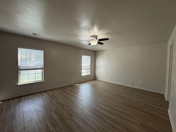 4th image of 218 Wildberry Ln