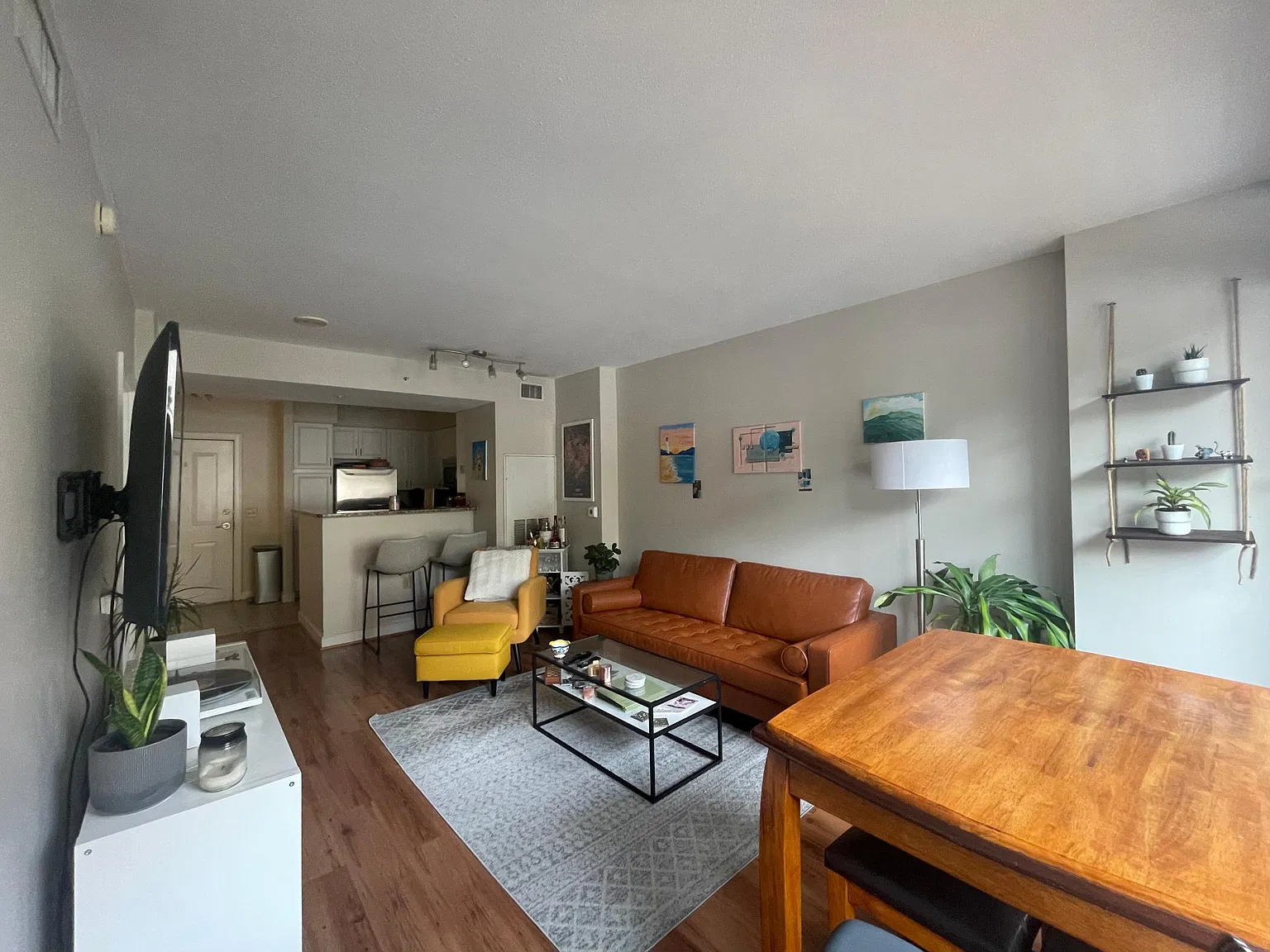 1 bed, 650 sqft, $2,400 — Photo 1