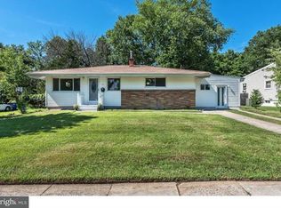 23 Larkin Rd, Burlington, NJ 08016