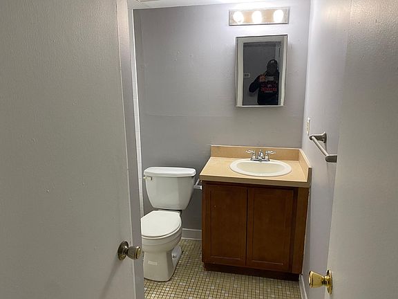 2nd image of 7210 N Manhattan Ave APT 711