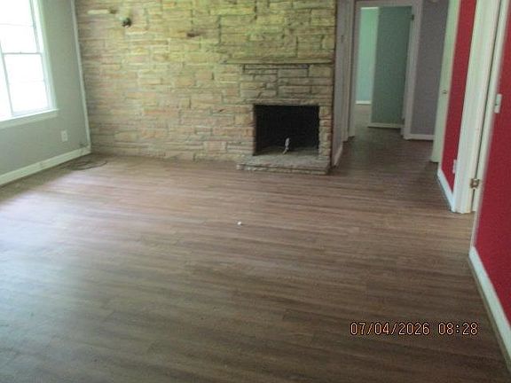 3rd image of 1400 Valley Rd