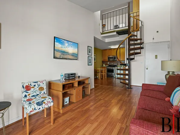 2613 Emmons Avenue image 3 of 15