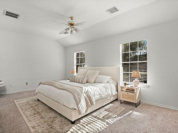 5th image of 70 N Walden Elms Cir