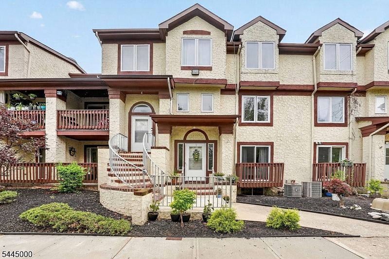 1st image of 109 Michaels Ct #109