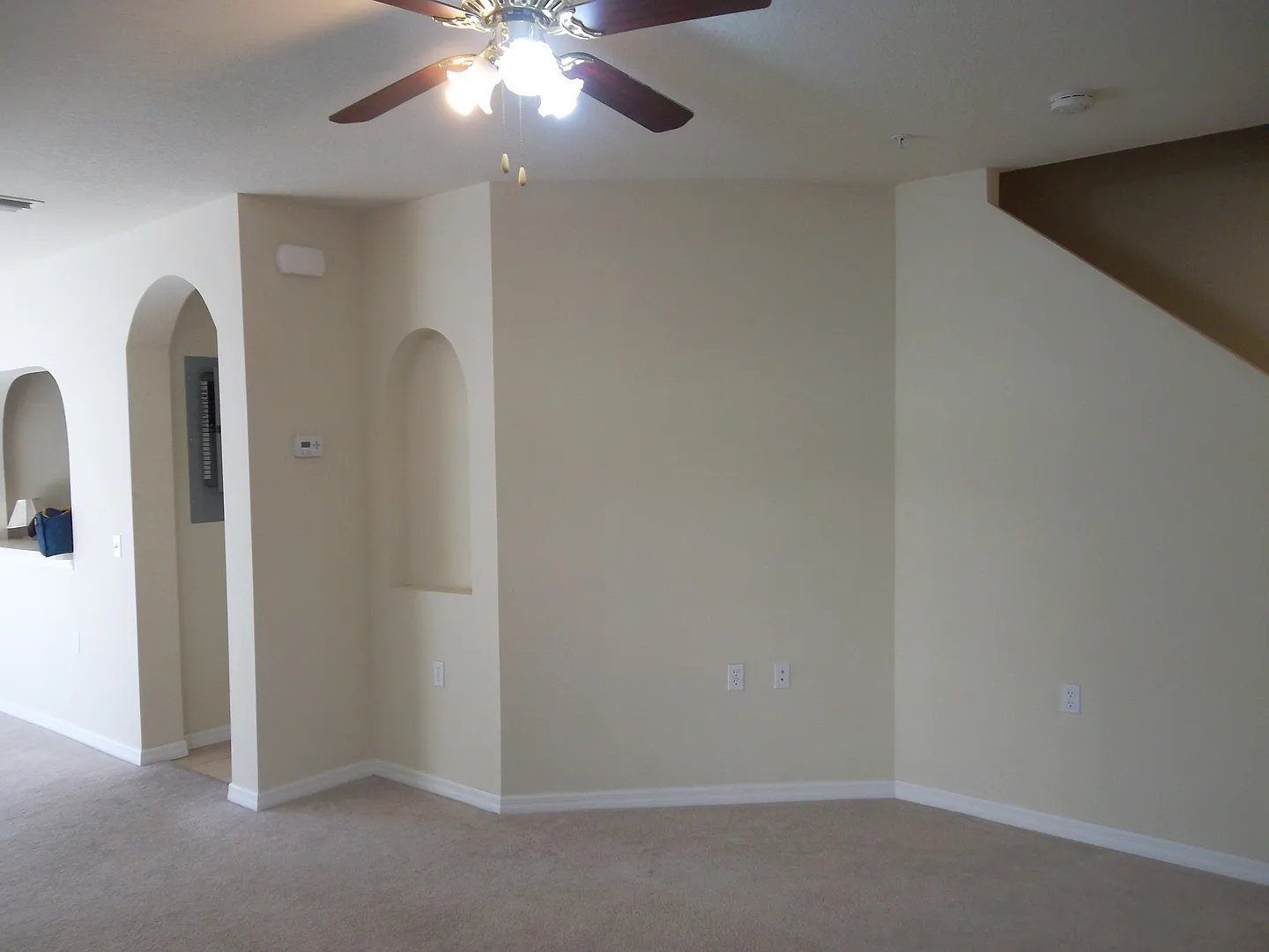 Beautiful Townhome In Gated Community — Photo 2