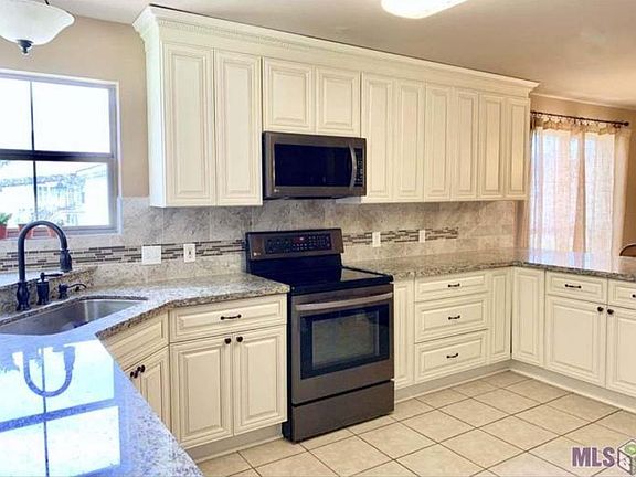 3rd image of 817 Melville St