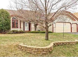 9000 Victoria Gdns, Minneapolis, MN 55443