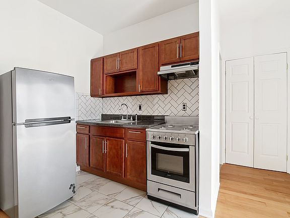 5th image of 241 Howard Ave APT 3