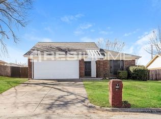 6220 Fernwood Dr, Arlington, TX 76001