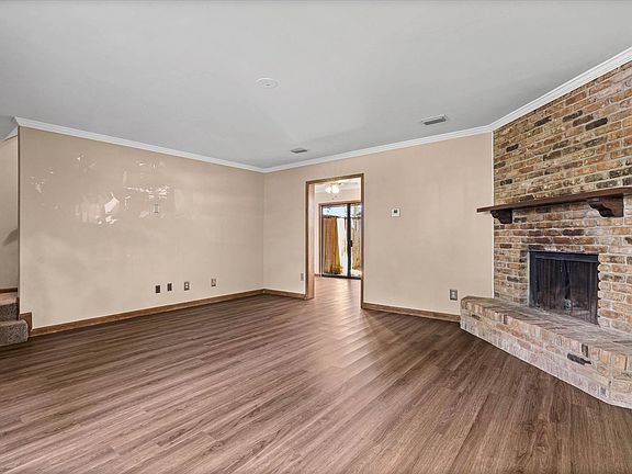 4th image of 54 N Church St #5
