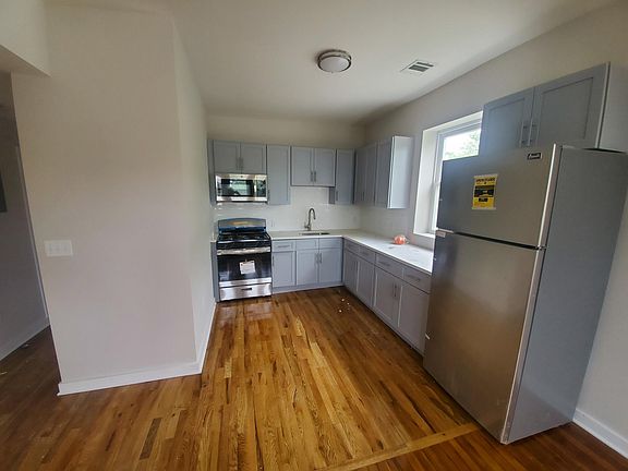 2nd image of 307 William St #B1