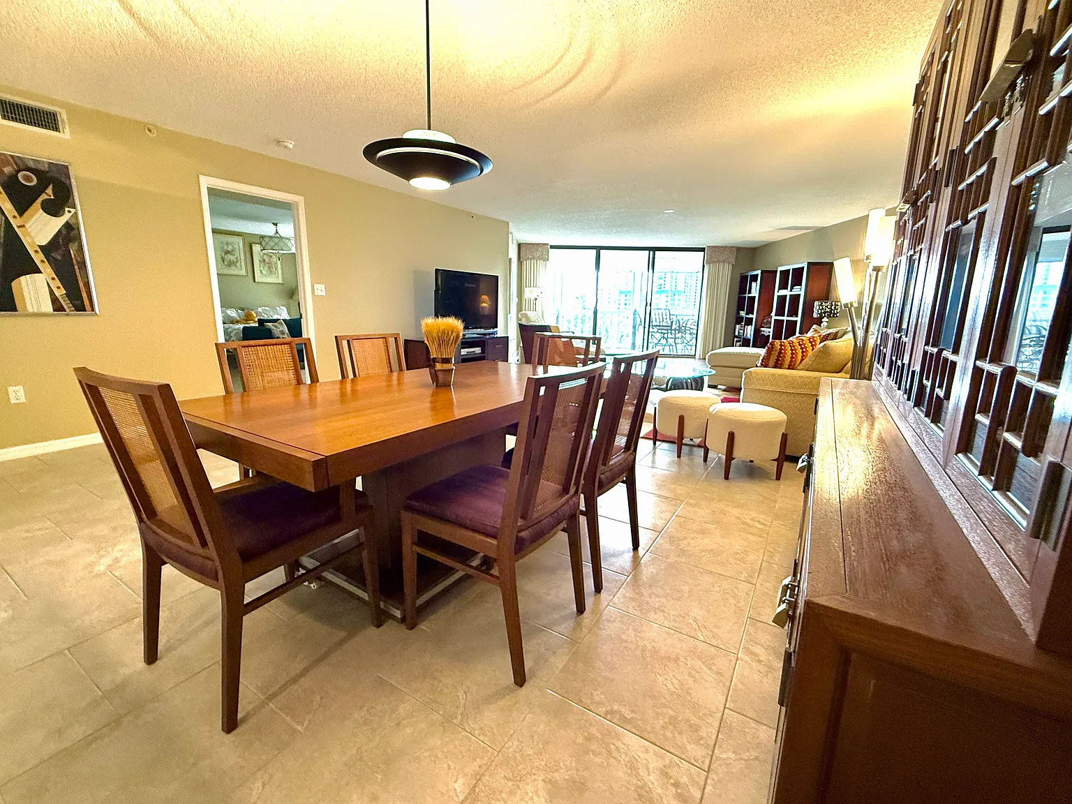 3 bed, 2345 sqft, $5,499 — Photo 2