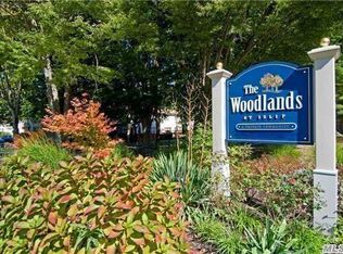 93 Cardinal Ln, Islip, NY 11751