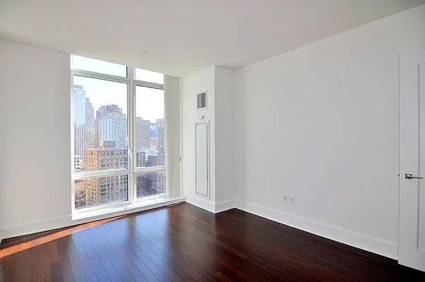 Rented by Nest Seekers International | media 34