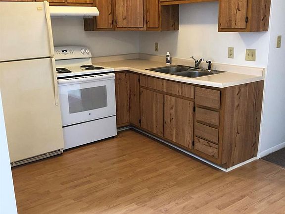 3rd image of 1002 Quail Dr APT 11