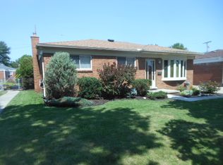19725 Sussex St, Saint Clair Shores, MI 48081