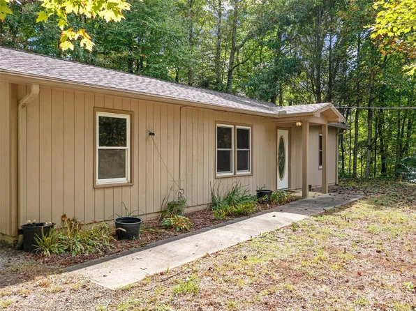 158 Dover Ln, Spruce Pine, NC 28777