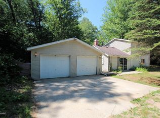 8901 S Vista Dr, Newaygo, MI 49337