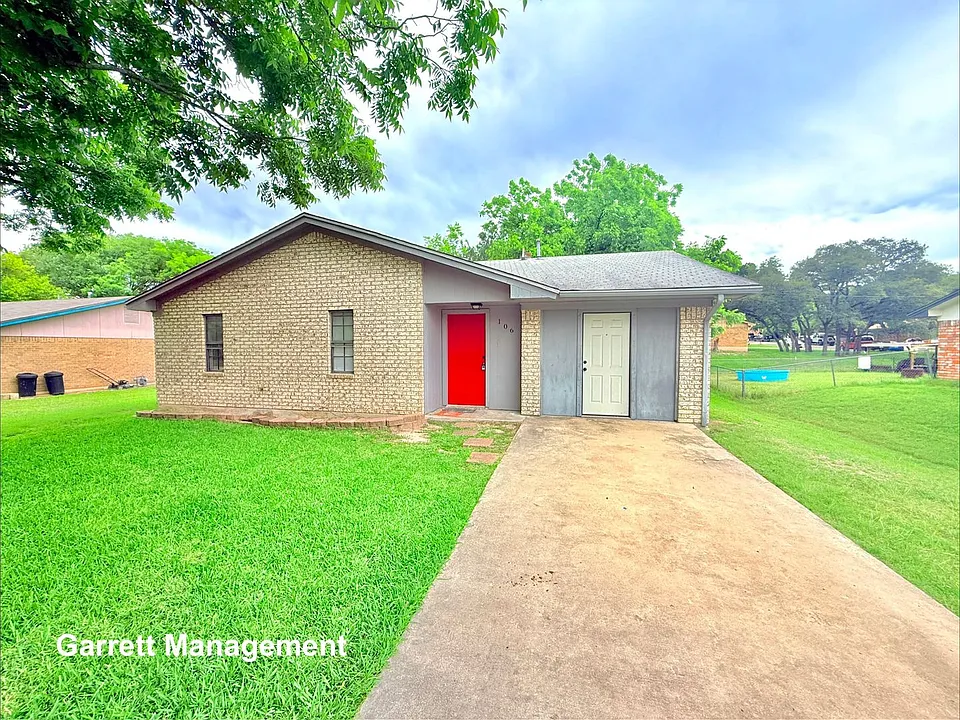 106 N Fairview St